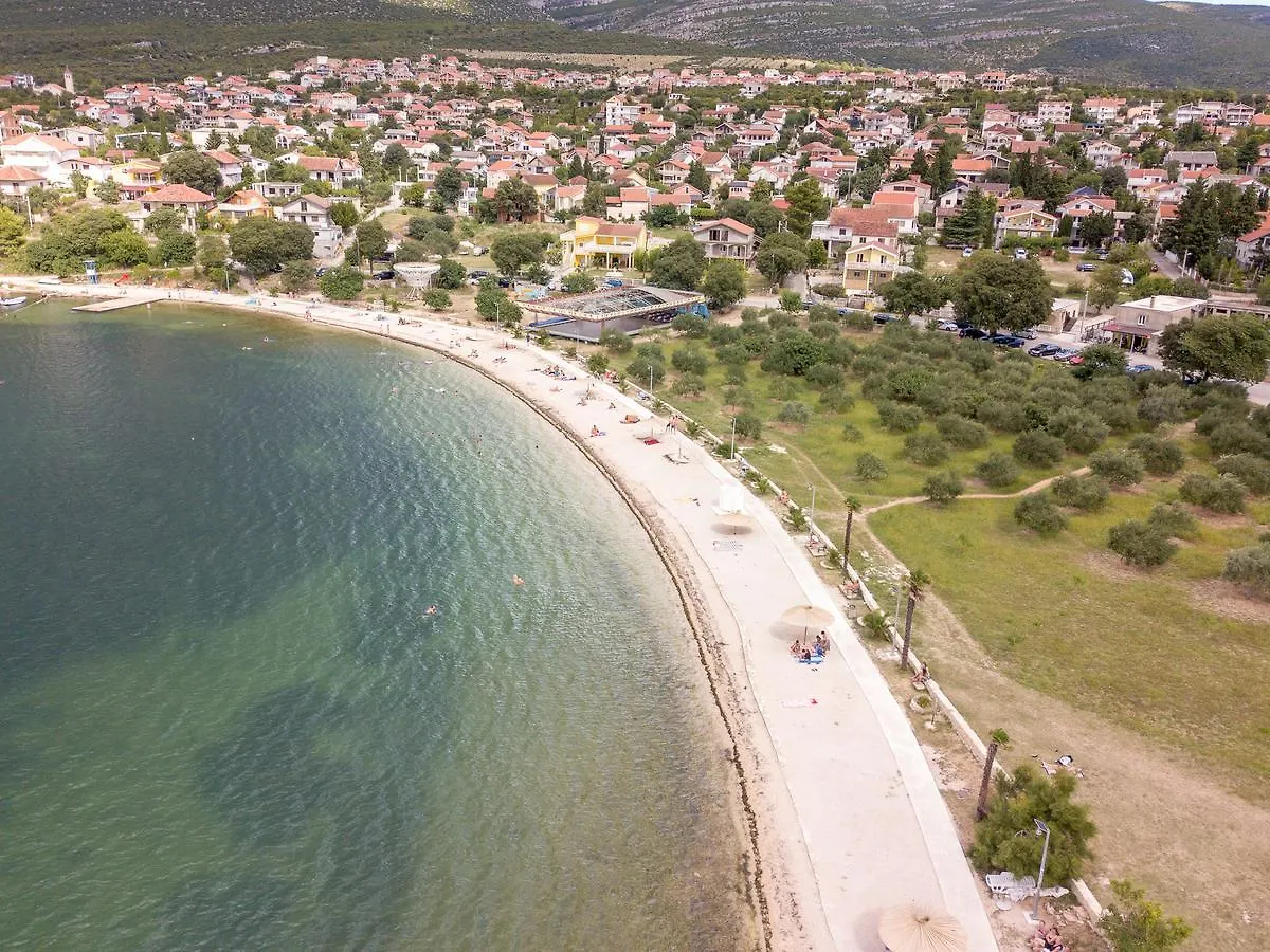 Apartment Larisa Gornji Karin 0*,  Croatia