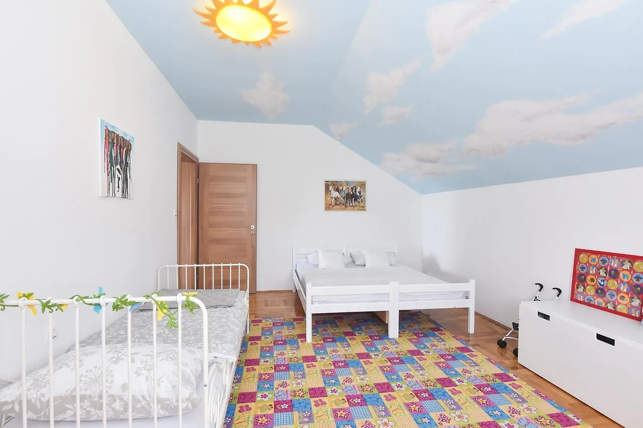 Apartment Larisa Gornji Karin