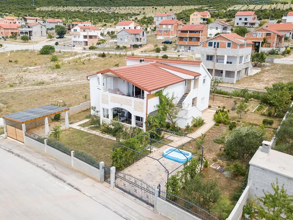 Apartment Larisa location